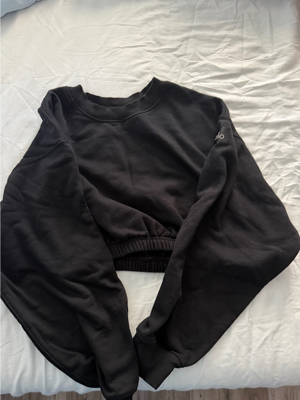 ALO Yoga Black Cropped Crewneck Sweatshirt